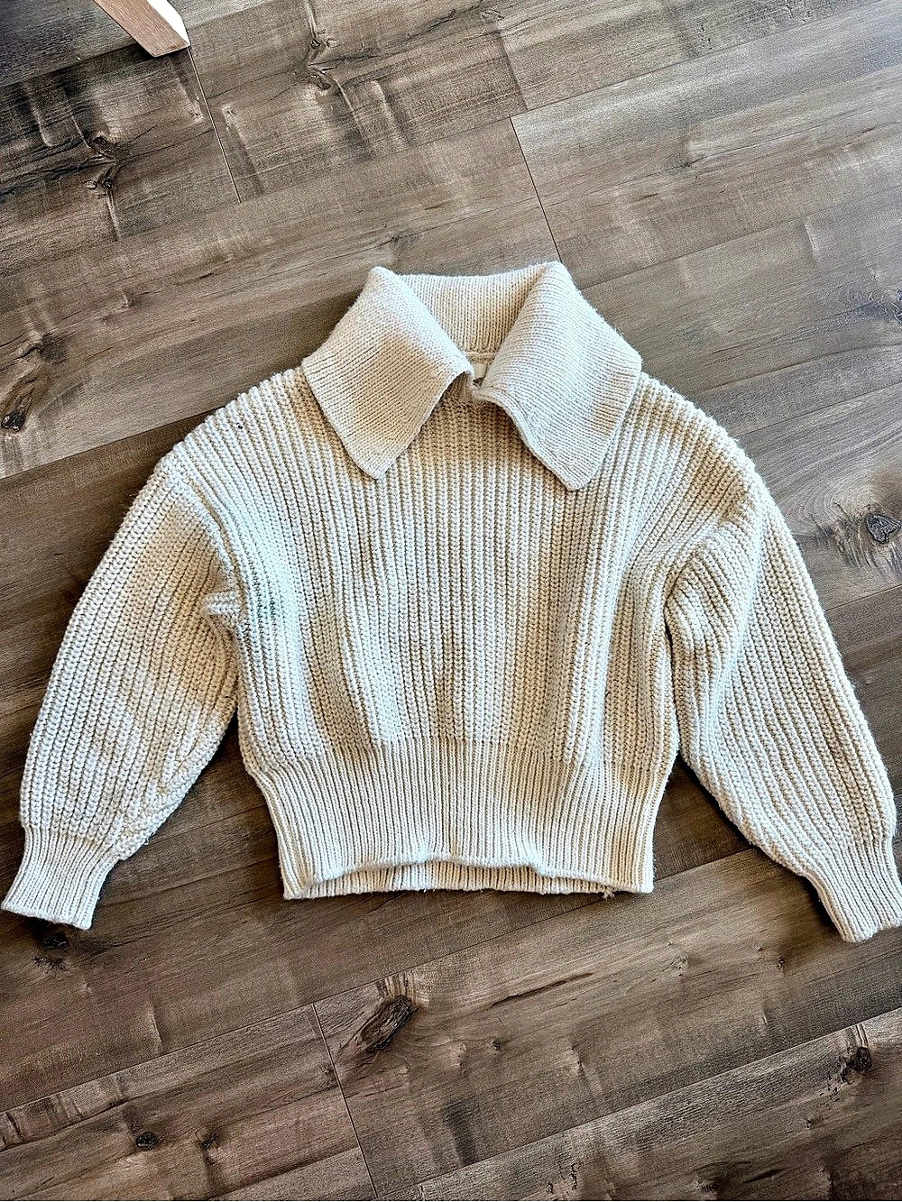 H&M Cream Ribbed Collared Sweater Size Medium